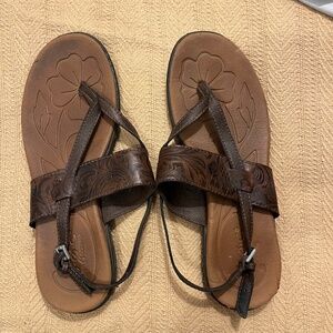 Born concept leather sandals flip flops floral